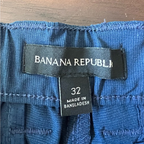 Banana Republic men’s flat front 9” blue shorts. Size 32. - Picture 2 of 6